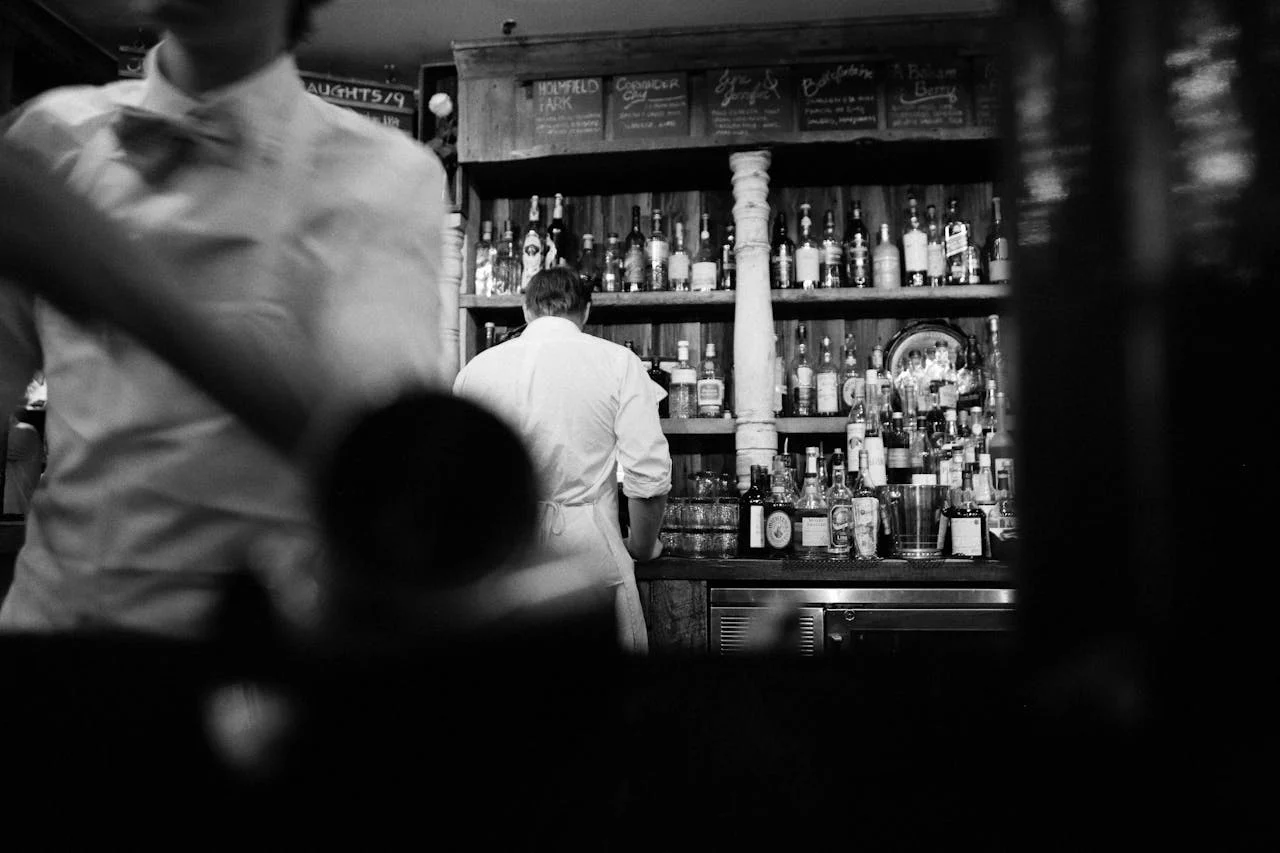 MÁS ALLÁ DE LAS PALABRAS: GESTOS Y MIRADAS QUE DELATAN EL CÓDIGO
