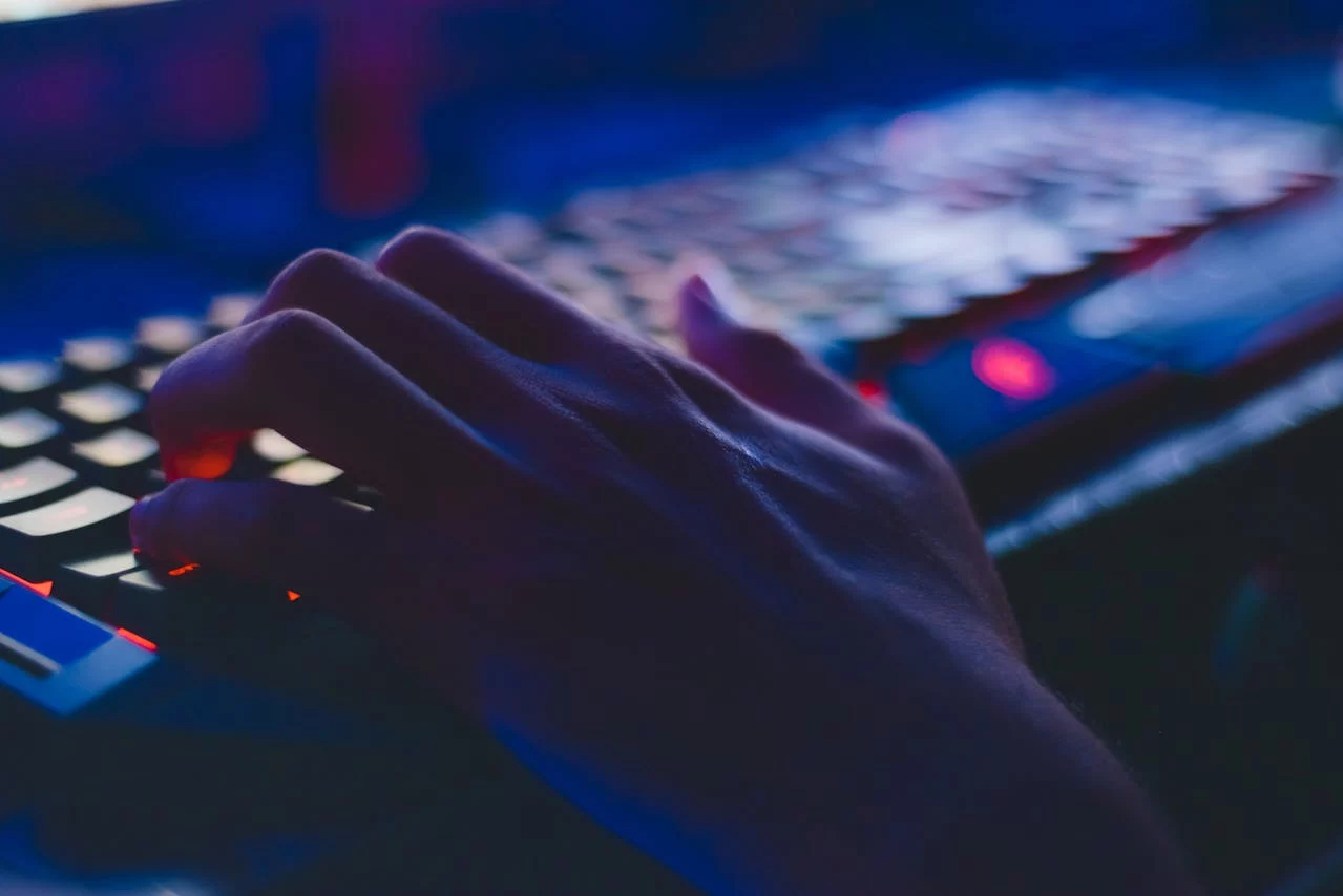 MÁS ALLÁ DE LA CREACIÓN: MANTENIMIENTO Y SENTIDO COMÚN DIGITAL