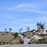 Viaja al campo de batalla de Don Quijote en Toledo: molinos gigantes que aún puedes ‘luchar’ contra ellos