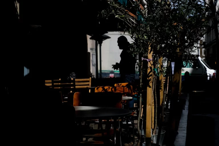El restaurante español donde comes completamente a oscuras