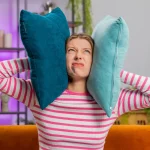 ¿Llamadas de trabajo hasta tarde? La OMS advierte del daño invisible y que debes hacer
