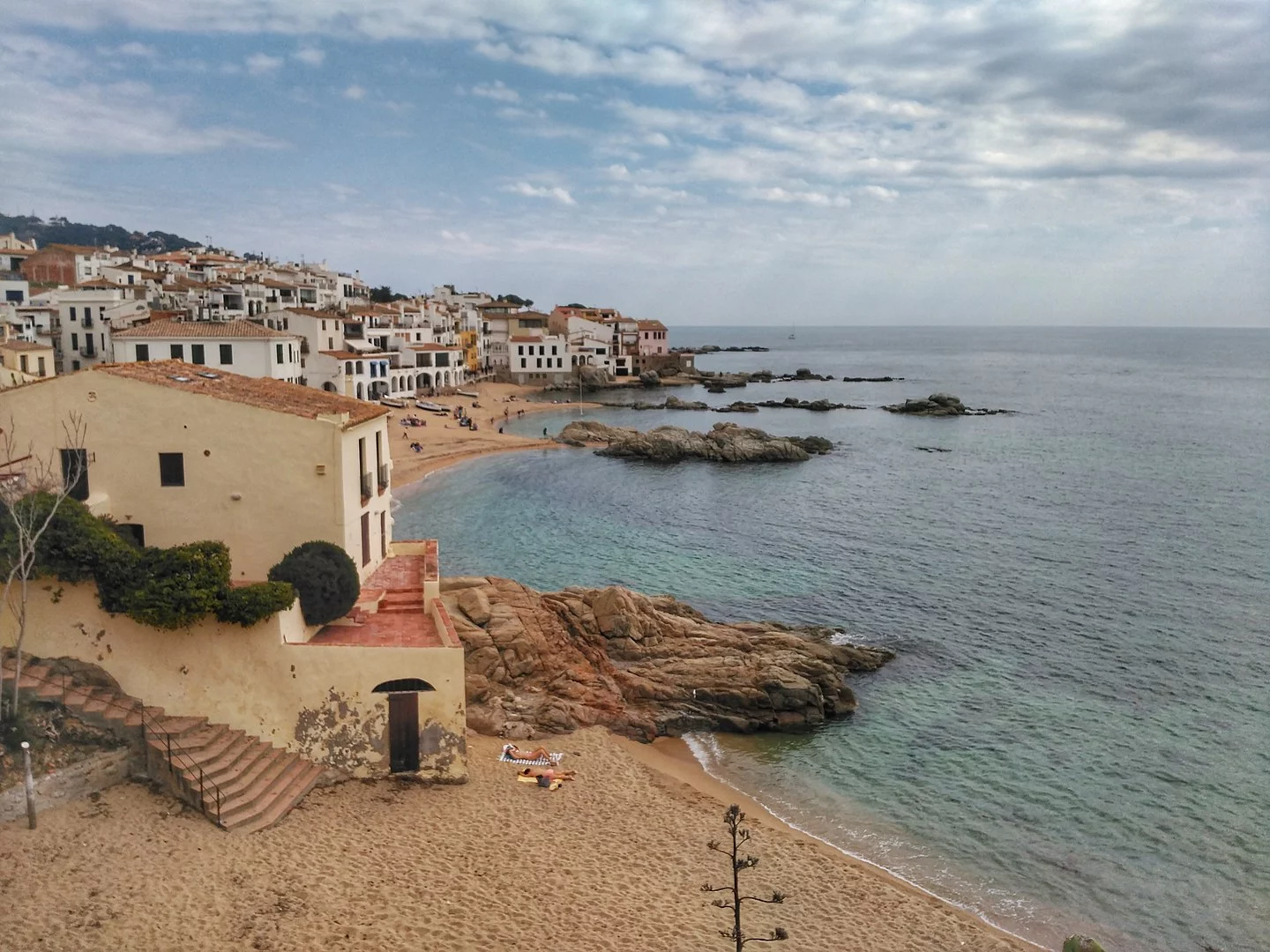 La escapada perfecta desde Barcelona para este verano: Un pueblo costero para comer el mejor arroz y huir de las masificaciones
