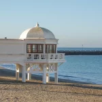 Flipas con este chollazo playero de verano vuelos a 80 y cama a 30 desde Madrid