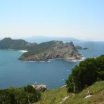 El archipiélago secreto de Galicia: 7 islas despobladas que puedes visitar en kayak