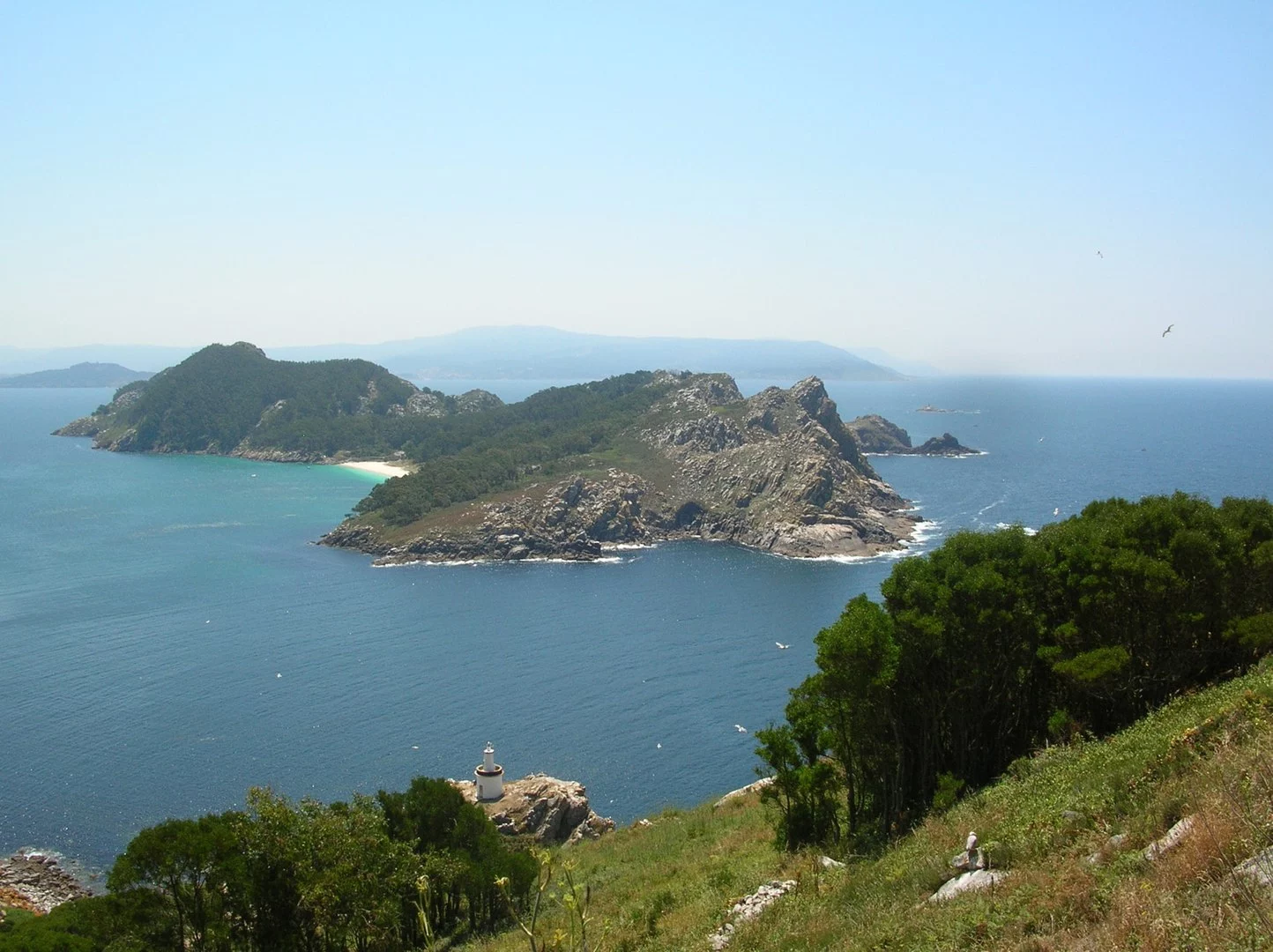 El archipiélago secreto de Galicia: 7 islas despobladas que puedes visitar en kayak