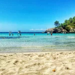 El paraíso es barato, descubre las calas de este pueblo de Menorca que no arruinarán tu cartera este verano