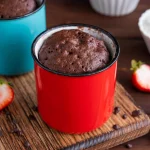 Tu antojo de chocolate en 2 minutos: el ‘mug cake’ perfecto para microondas que te sacará de un apuro dulce al instante y sin ensuciar casi nada
