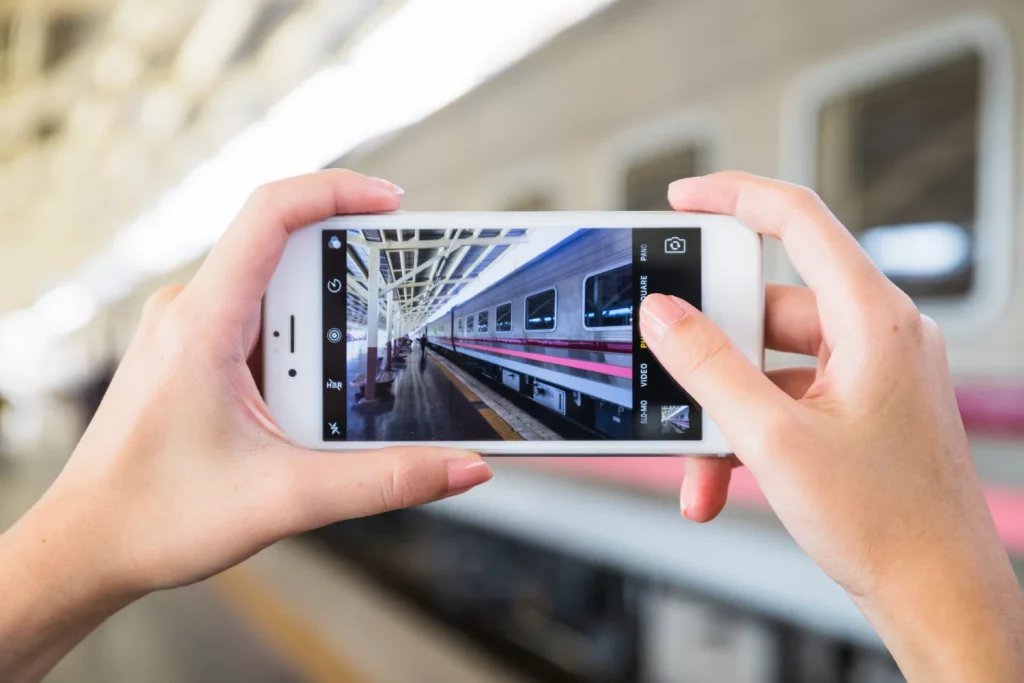 ¿Escondes fotos íntimas en tu móvil? Esta función de Google Fotos te protege mejor de lo que crees 2 Moncloa TU HUELLA DIGITAL: EL CANDADO DE TU MÓVIL PRIVADO
