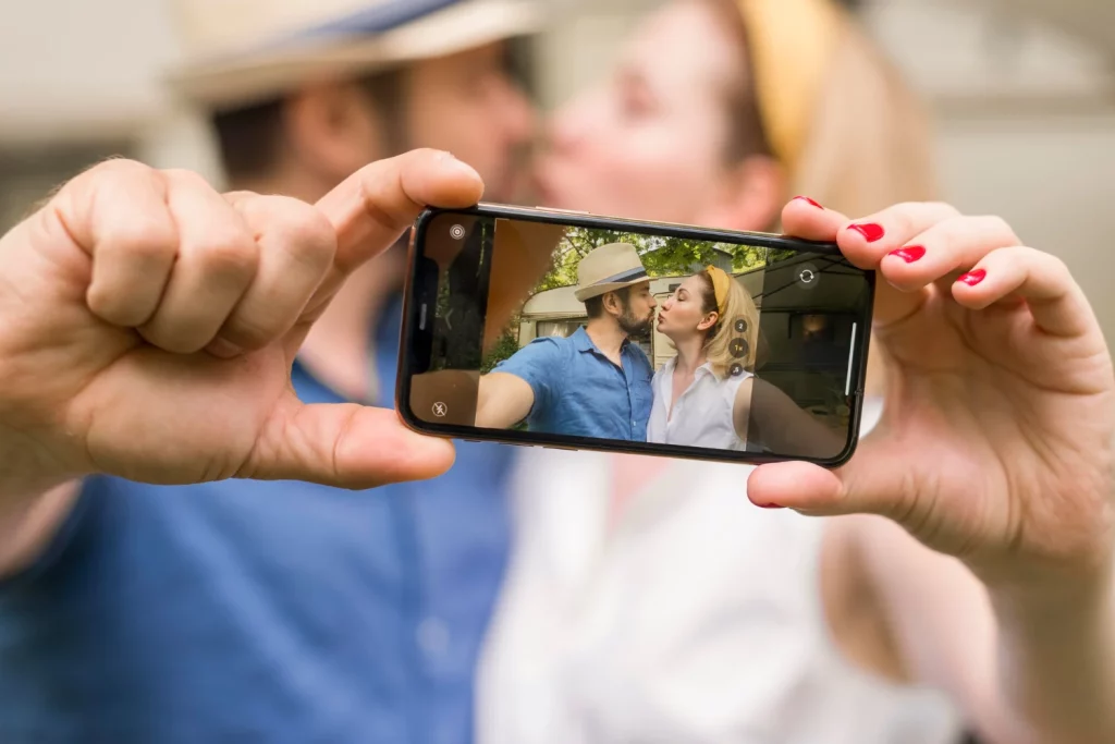 ¿Escondes fotos íntimas en tu móvil? Esta función de Google Fotos te protege mejor de lo que crees 1 Moncloa DESCUBRIENDO LA 'CARPETA CONTENIDO SENSIBLE' EN TU MÓVIL