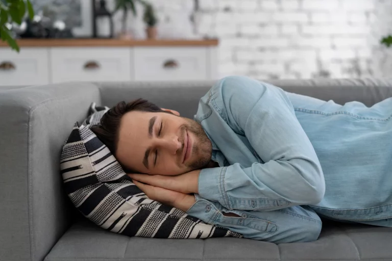 La siesta perfecta existe y tiene una duración exacta: la fórmula de la NASA para recargar tu cerebro sin sentirte aturdido
