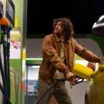 Alerta OCU: la práctica común en gasolineras que te hace pagar más y deberías conocer ya