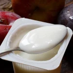 Estás abriendo mal los yogures y tirando a la basura su parte más saludable en proteínas y probióticos
