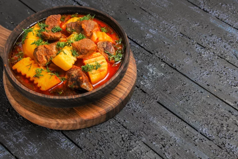 No es lo mismo ‘a la riojana’ que ‘de La Rioja’: la receta de patatas con chorizo que hacen en los pueblos y que es un tesoro gastronómico