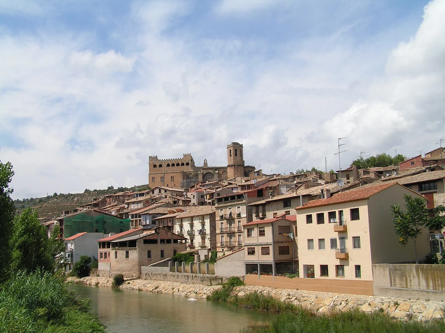 La llaman la 'Toscana española' y es la escapada perfecta para amantes del vino y los pueblos de piedra.