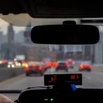 Estas dos cosas que haces al volante te pueden costar hasta 500€ y la DGT advierte que está intensificando controles
