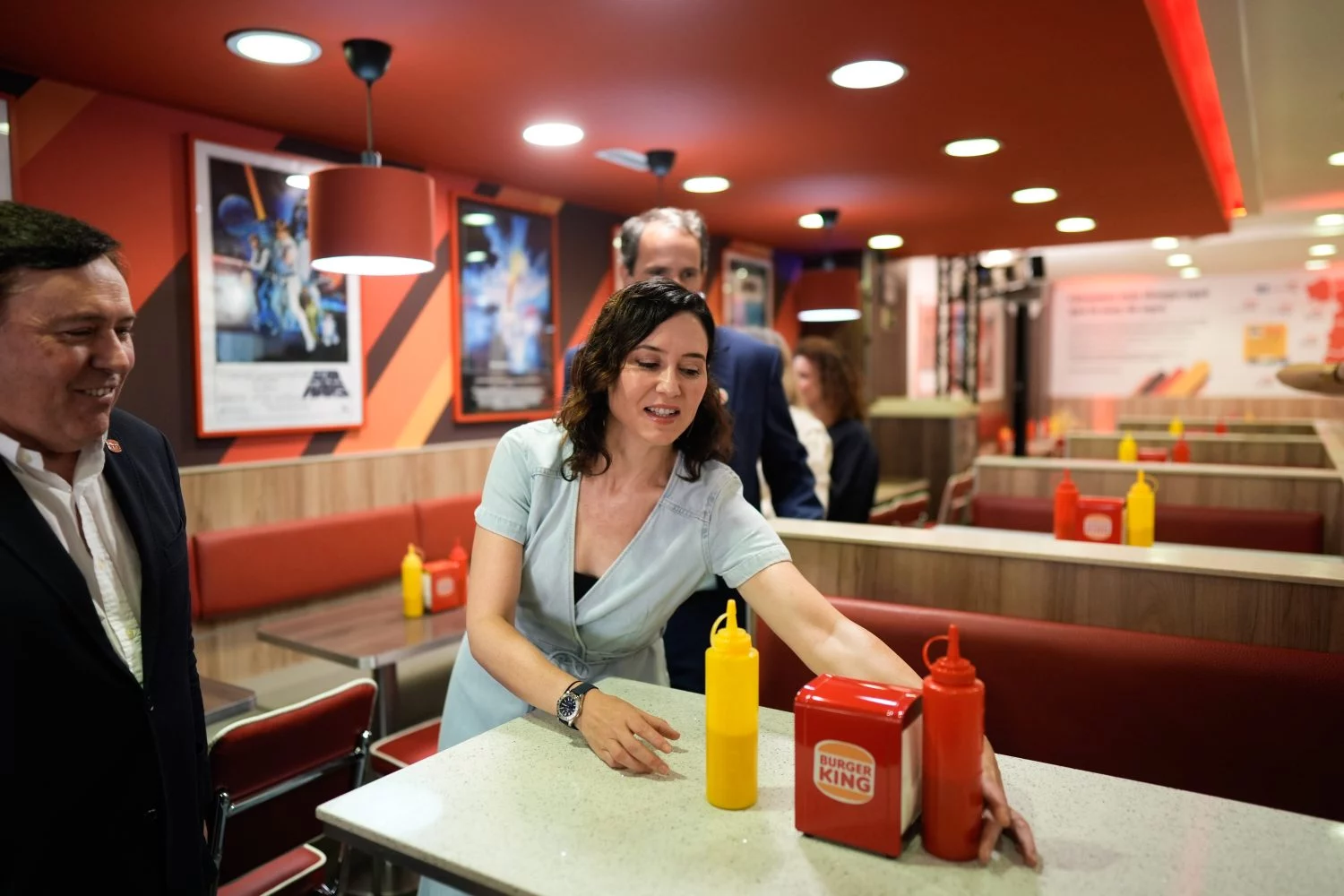 Ayuso en los 50 años de Burger King (Fuente: Comunidad de Madrid)