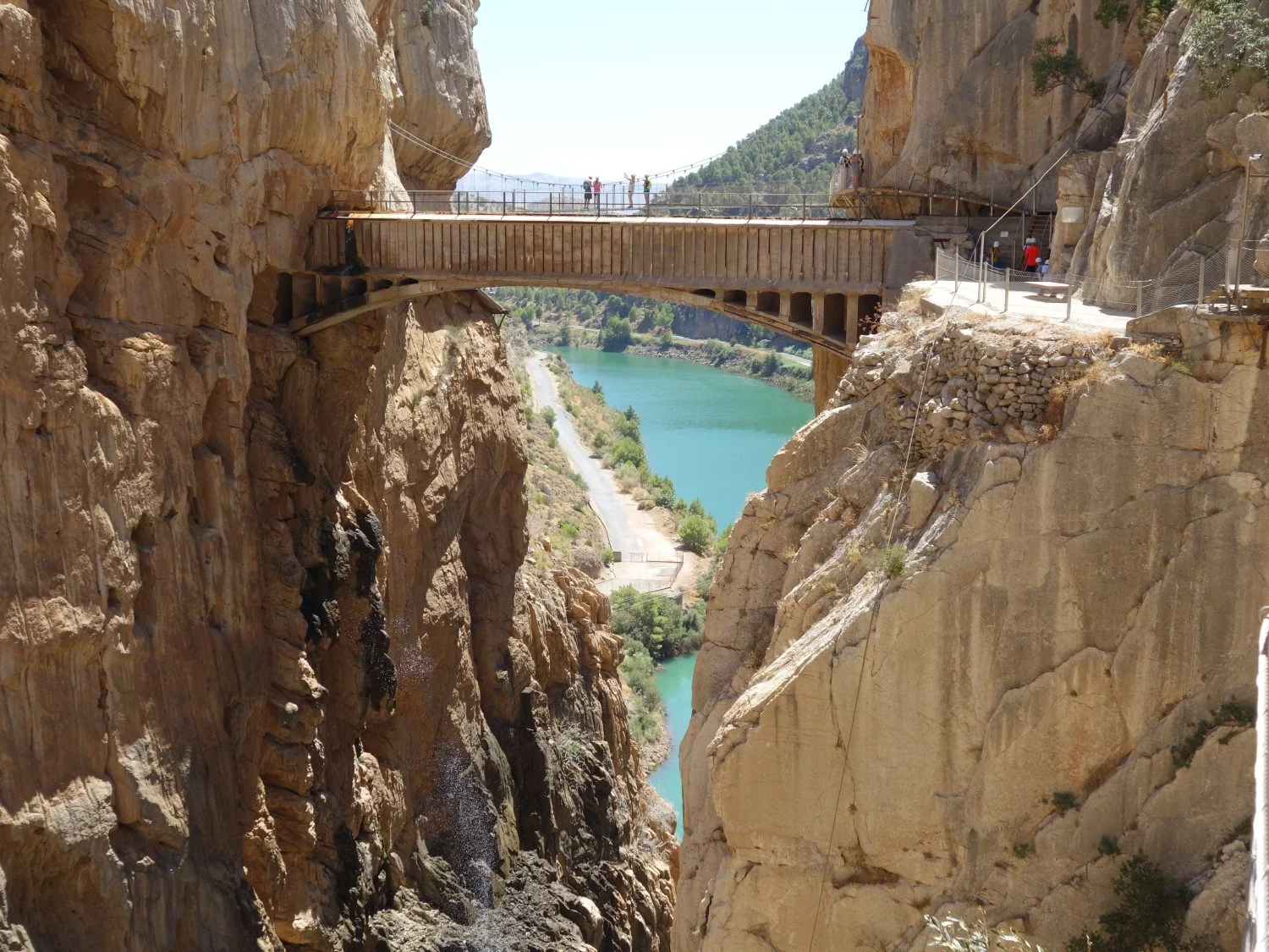 ¿Aceptas el desafío? El sendero más espectacular de España te ofrece vistas de infarto y adrenalina garantizada en Málaga: tu aventura te espera