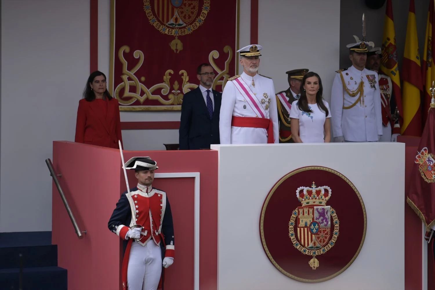 El Rey Felipe VI y la Reina Letizia presiden el desfile del Día de las Fuerzas Armadas 2025 (Fuente: Agencias)