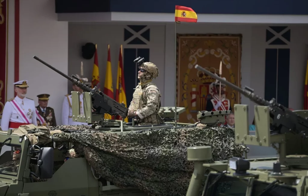 Los Reyes presiden el Día de las Fuerzas Armadas en Tenerife 2 Moncloa EuropaPress 6781222 desfile dia fuerzas armadas 2025 junio 2025 santa cruz tenerife tenerife Moncloa