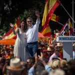 Ayuso sigue con su cruzada particular contra Sánchez y marca los tiempos a Feijóo