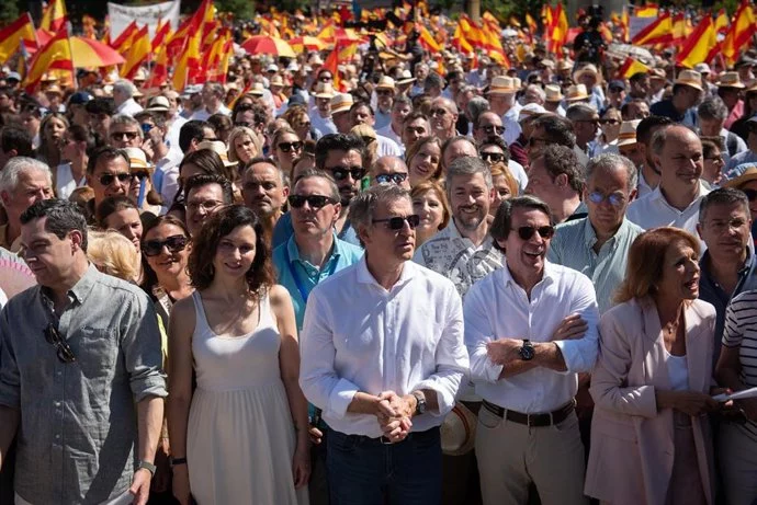 Feijóo consolida su liderazgo en el PP tras pactar una tregua con Ayuso 1 Moncloa Feijoo2 Moncloa