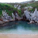 Un secreto natural solo para ti: la playa de Asturias escondida en un prado es un fenómeno único que tienes que ver para creer