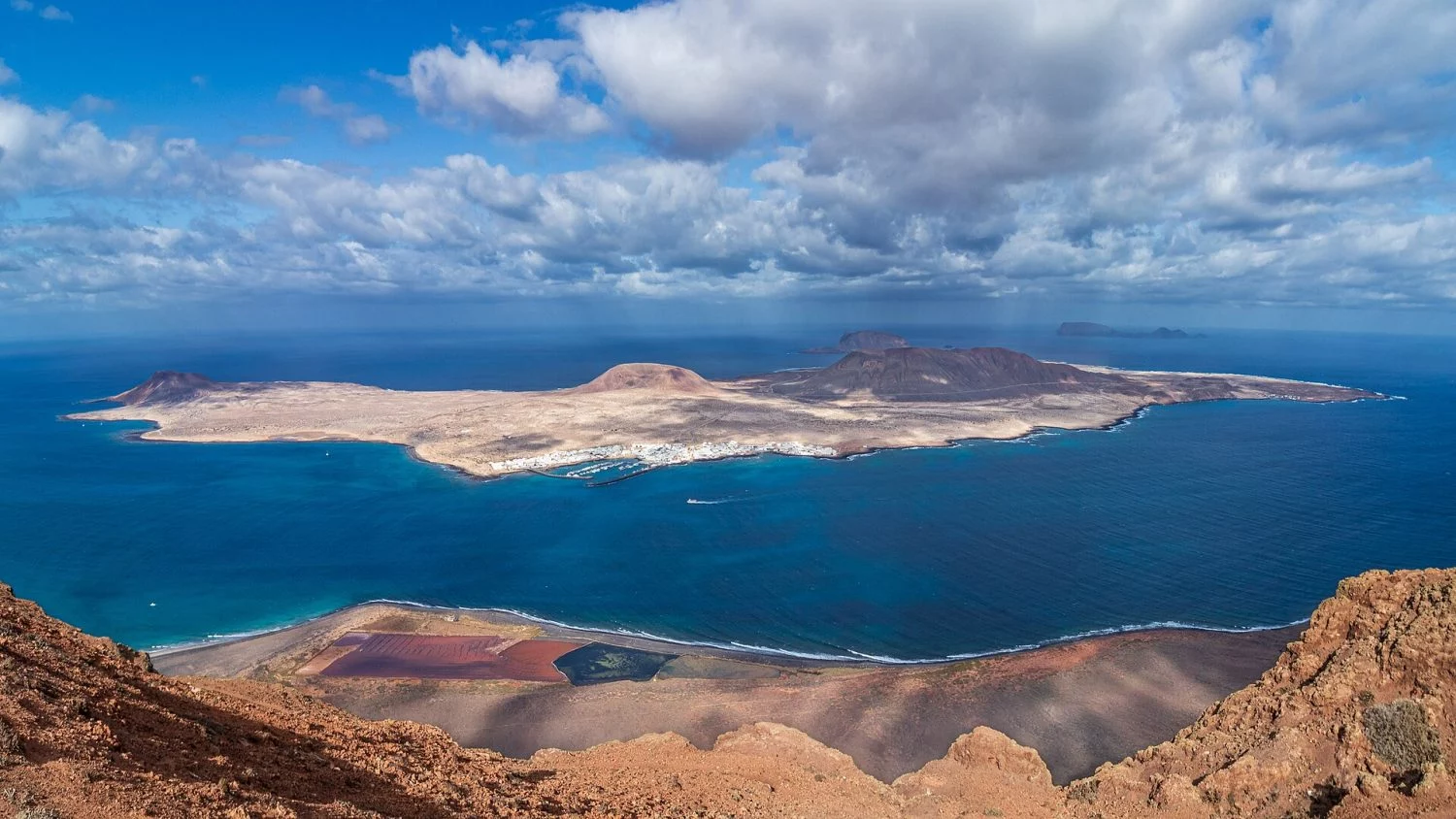 Esta isla canaria prohibió los hoteles hace 30 años y hoy es el mejor refugio para huir del turismo masivo