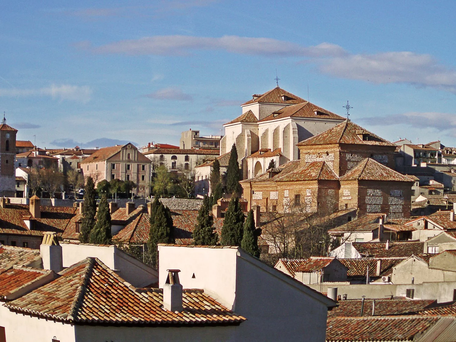A solo una hora de Madrid, descubre el pueblo más bonito de España y su parador histórico del siglo XVII
