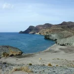 Pasa un verano de película en esta playa de Almería que te sonará de Hollywood es un paisaje volcánico y un arenal virgen para tu escapada más cinematográfica