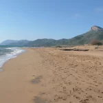 Encuentra tu paz este verano: la playa virgen de Murcia que nadie conoce es tu refugio de dunas, acantilados y agua turquesa lejos de las multitudes