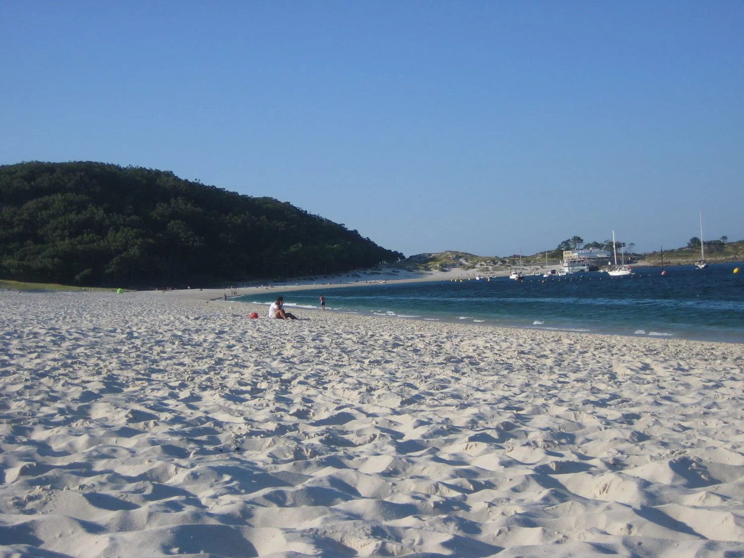 Olvida el estrés: la 'mejor playa del mundo' está en Galicia y es tu paraíso de arena blanca y aguas cristalinas para desconectar este verano