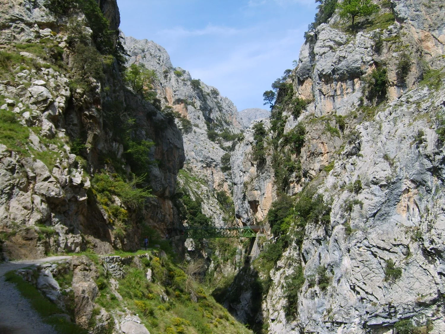 ¿Buscas aventura este verano? La ruta de senderismo más espectacular de España te espera: vistas que cortan la respiración y adrenalina garantizada**