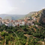 Atrévete con la aventura: el pueblo valenciano con puentes colgantes te retará, un cañón fluvial con pozas cristalinas para tu verano más activo