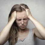 ¿Sufres dolores de cabeza frecuentes? Este alimento común podría estar empeorando tus migrañas sin que lo sepas