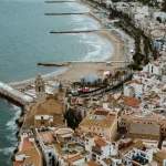 La escapada perfecta a menos de una hora de Barcelona con playas, cultura y sabor mediterráneo