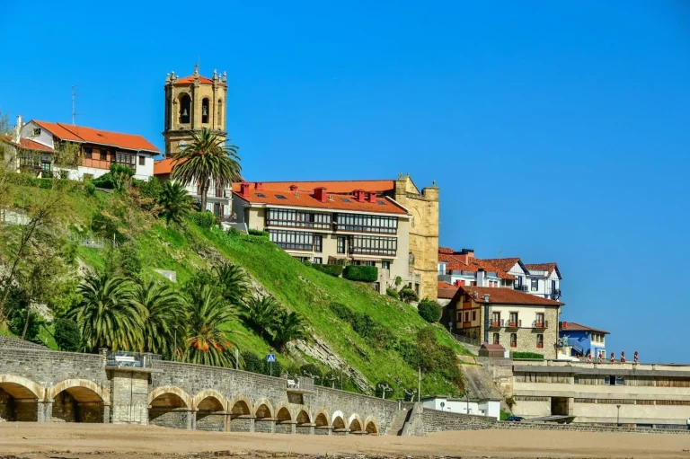El pueblo costero cerca de San Sebastián donde el pescado a la brasa sabe mejor que en ningún otro lugar