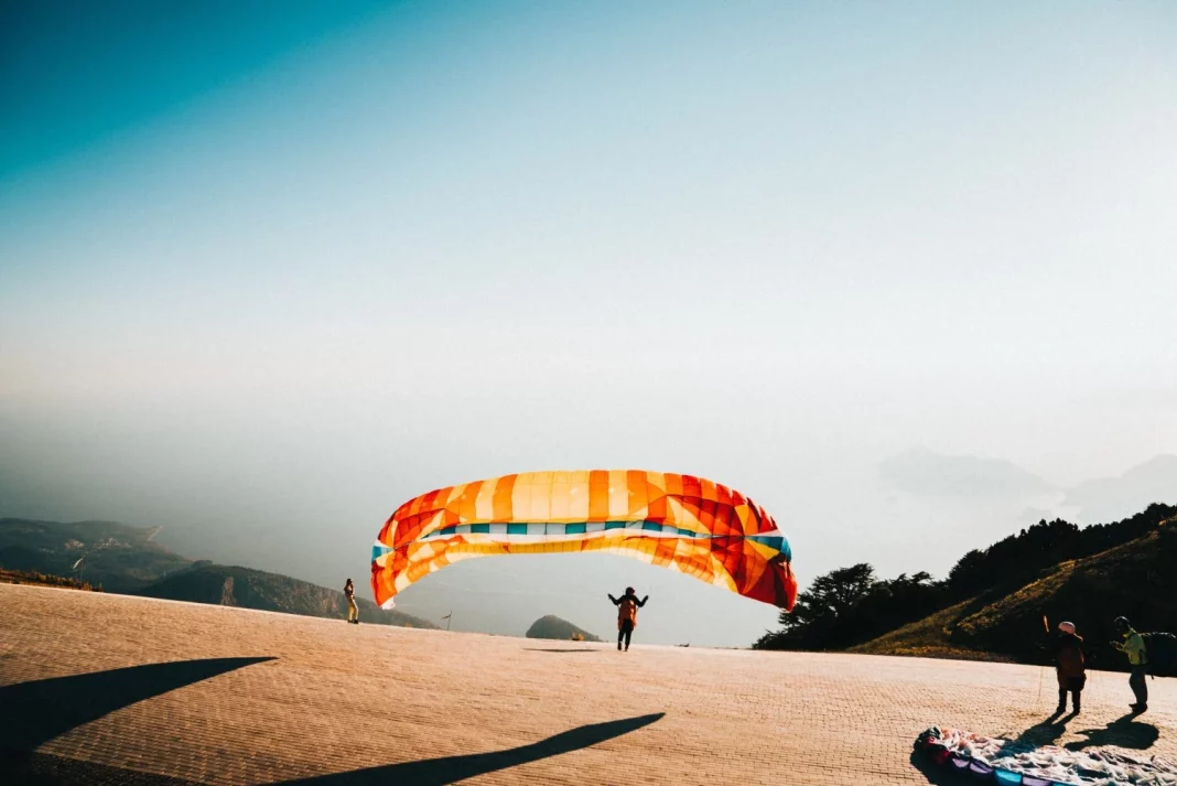 Castejón y el parapente sobre los pirineos