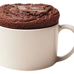 Prepara en 2 minutos este delicioso postre de chocolate en el microondas, ideal para tus antojos de medianoche