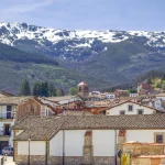 Tu verano más fresco y con historia: el pueblo de Salamanca donde el agua fluye por sus calles es un encanto serrano para una escapada diferente
