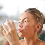 Este error ‘tonto’ al beber agua durante la ola de calor va a destrozar tu hidratación