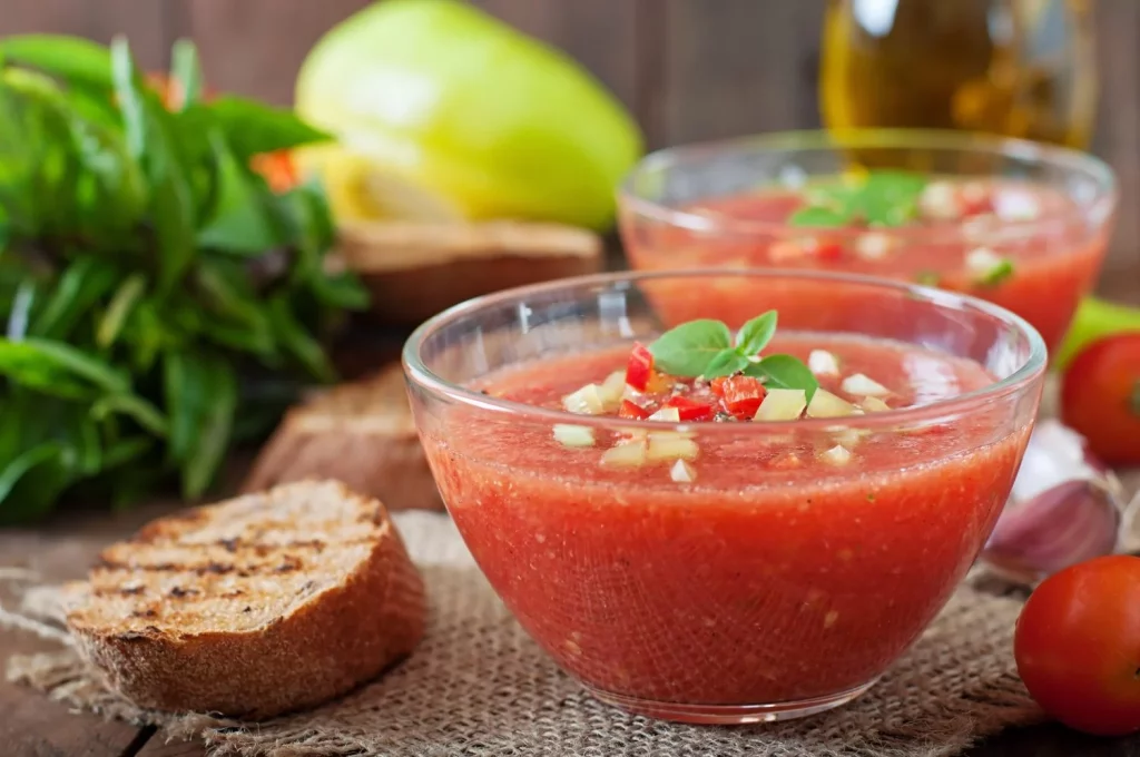 EL ORDEN PERFECTO DE INGREDIENTES PARA UN GAZPACHO SEDOSO