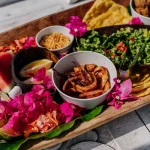 Este ingrediente que nunca pensaste añadir a tu ensalada la convierte en la cena perfecta de verano