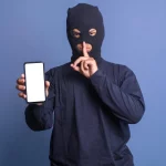«Hola, soy tu hijo, he perdido el móvil»: La nueva estafa por WhatsApp en la que están cayendo cientos de padres en España
