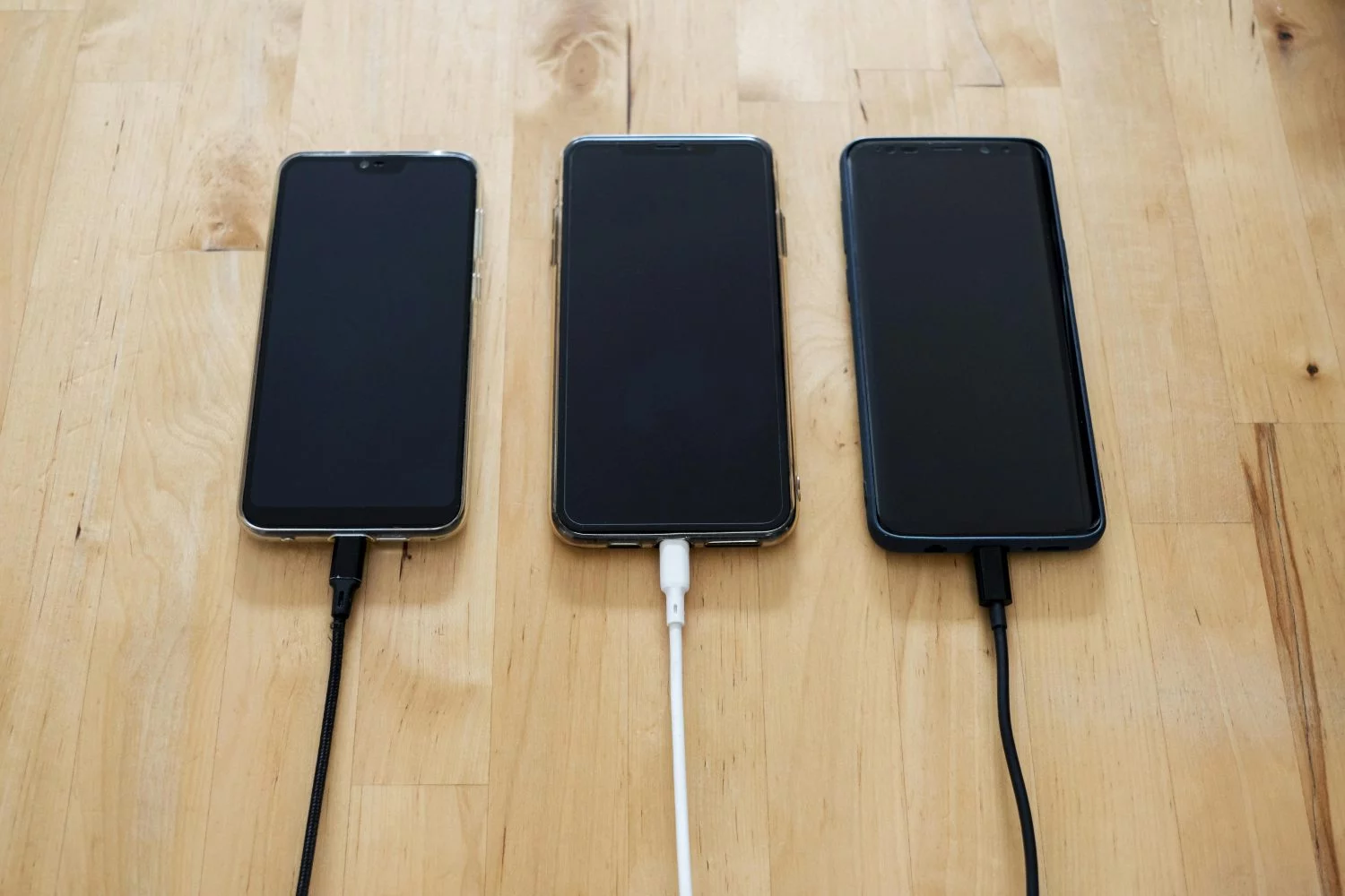 Este móvil pasa desapercibido, planta cara a iPhone y Galaxy y te va a dejar de piedra