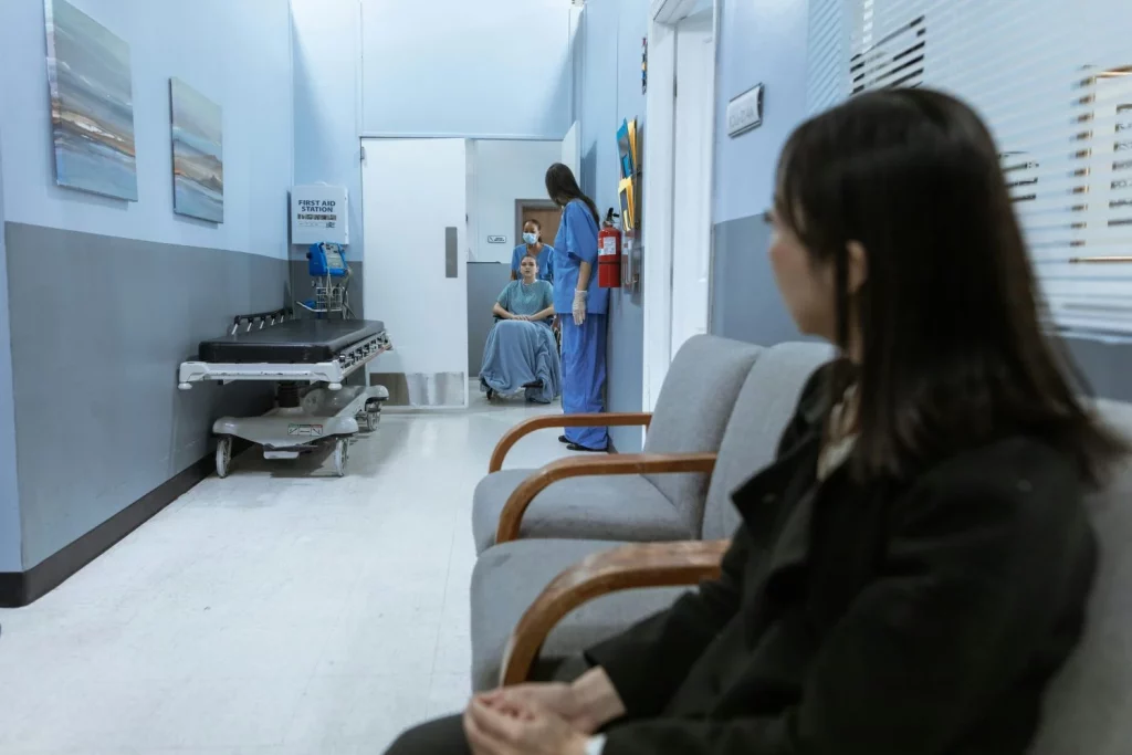 Ni un médico ni una enfermera: así funciona por dentro el hospital chino que es 100% IA 4 Moncloa Un hospital sin lista de espera
