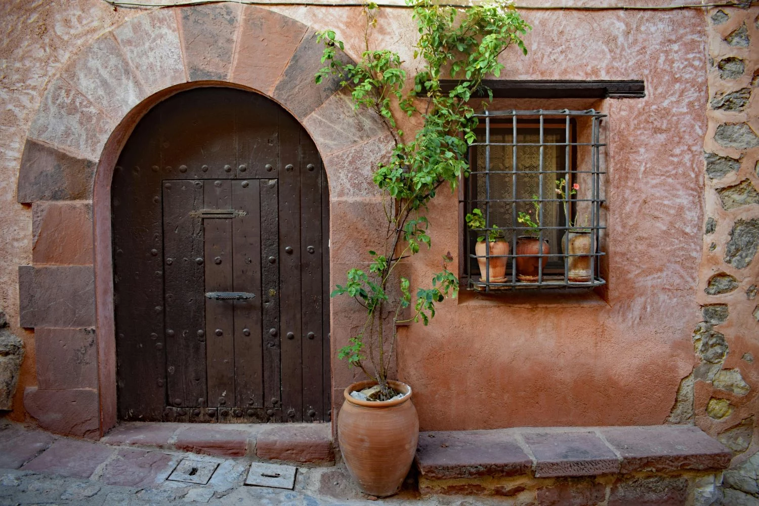 Si organizas un viaje romántico, este pueblo medieval de Teruel te transporta a un cuento de hadas con su historia y leyendas únicas