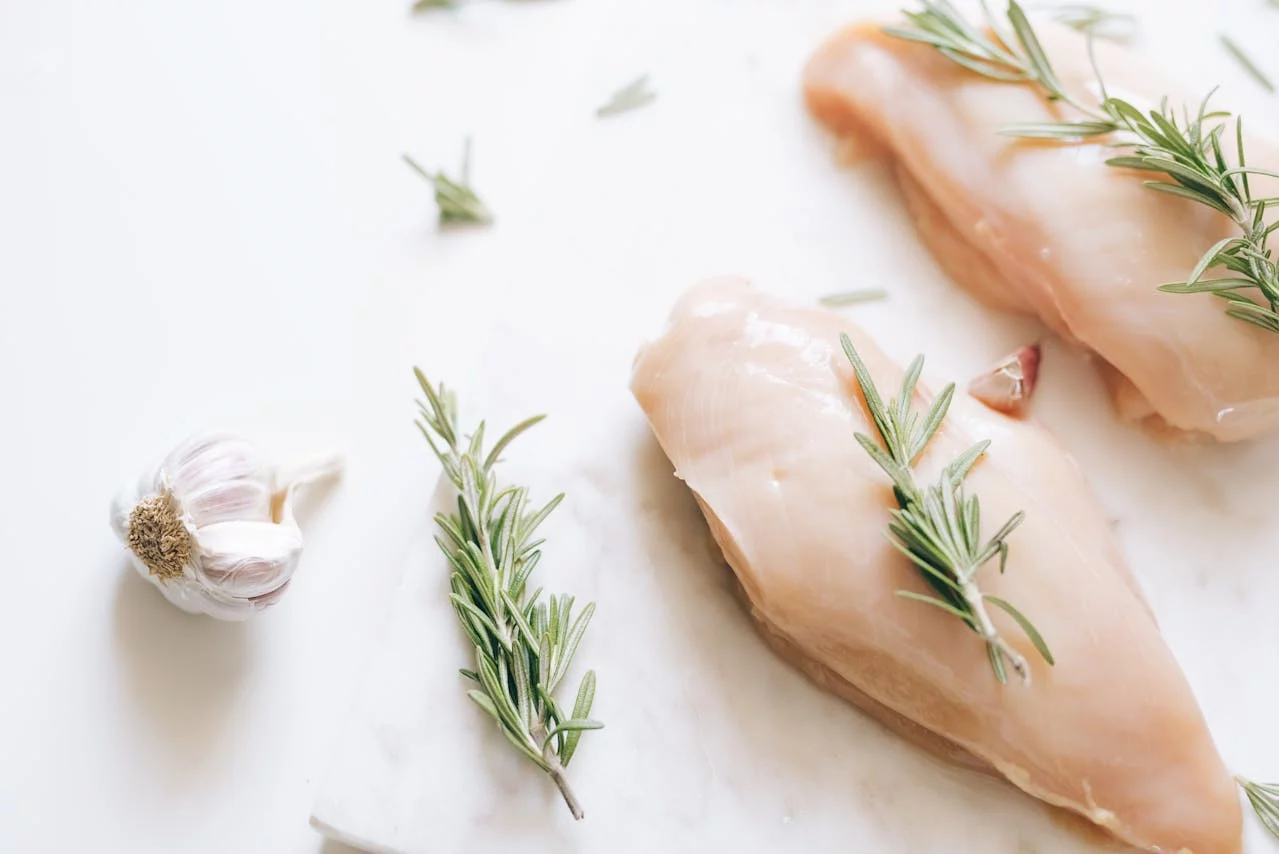 DESMONTANDO MITOS: ¿SON LOS POLLOS AMARILLOS MÁS NUTRITIVOS O SABROSOS?