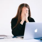La ansiedad no siempre grita, a veces susurra: 5 síntomas silenciosos que podrías estar pasando por alto