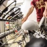 Tu lavavajillas tiene un secreto y tú lo estás ignorando: así ahorras cientos en luz y agua
