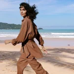 Fíchala ya la prenda safari tirada de precio de Zara que va a volar de las tiendas este verano
